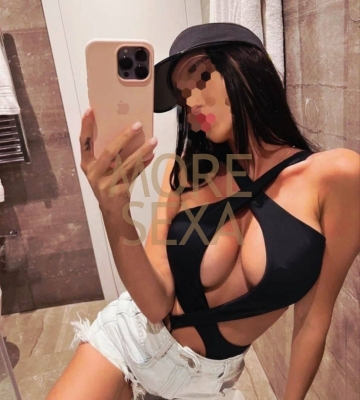 Кира с подругой